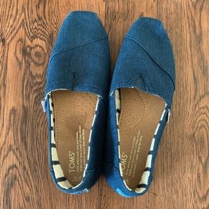 Toms size 6 BNWT